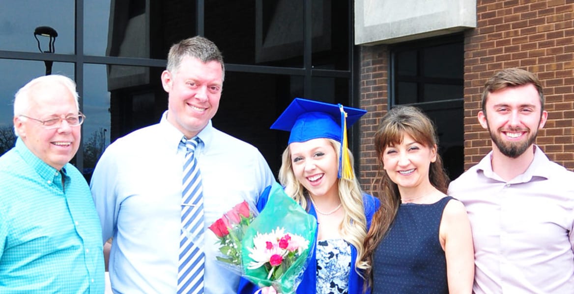 SUNY Niagara graduate with her family